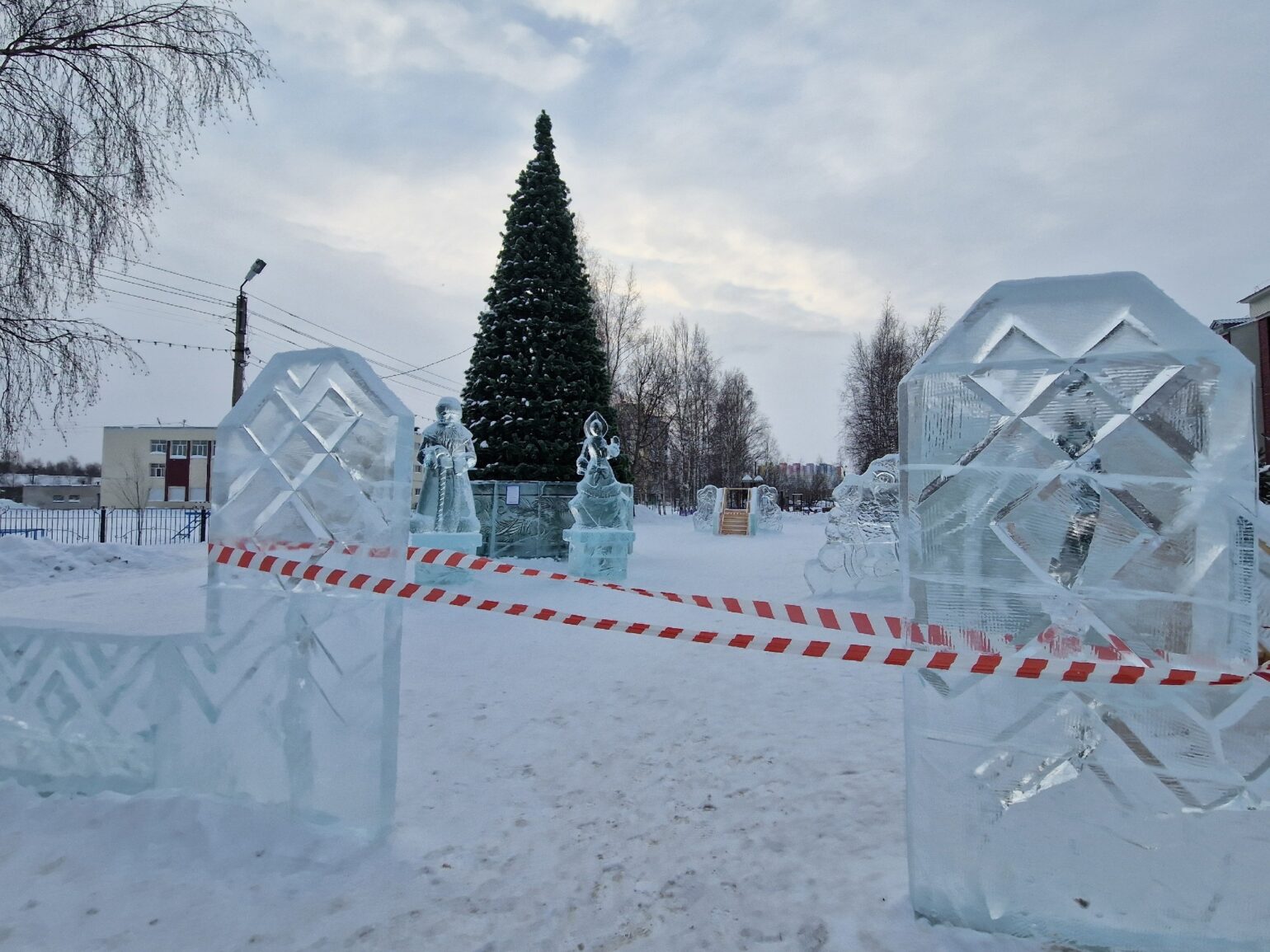 В Нефтеюганске следователи взялись за мастеров ледовых городков
