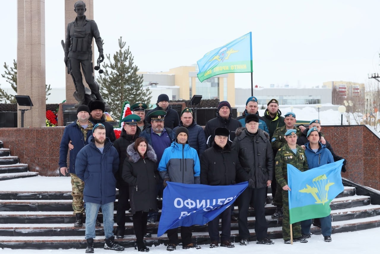 В Нефтеюганске почтили память бойцов псковских десантников, погибших в бою у высоты 776